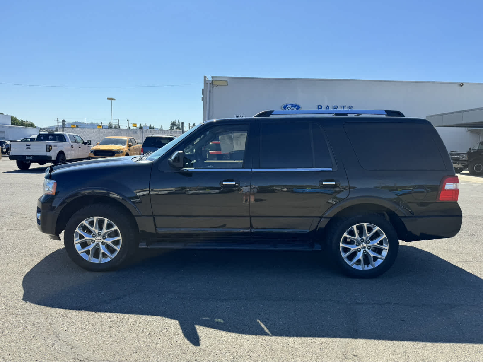 Used 2016 Ford Expedition Limited with VIN 1FMJU1KT6GEF50172 for sale in Roseburg, OR