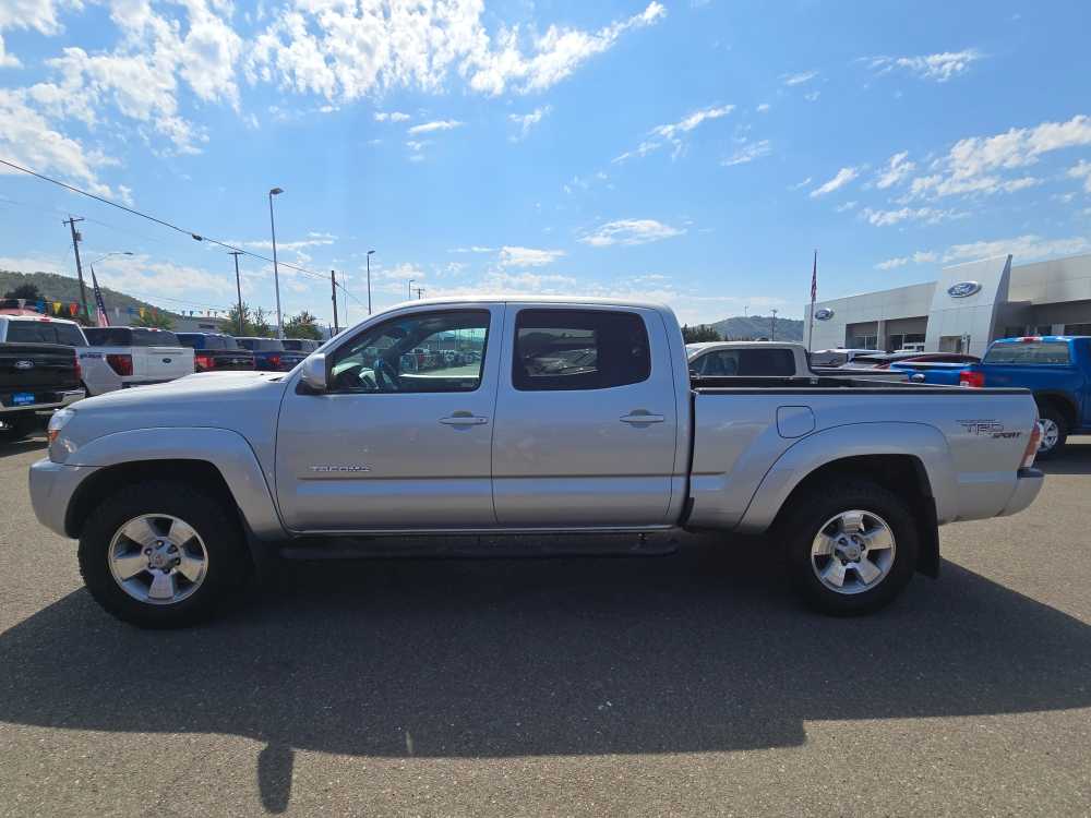 2010 Toyota Tacoma photo 2
