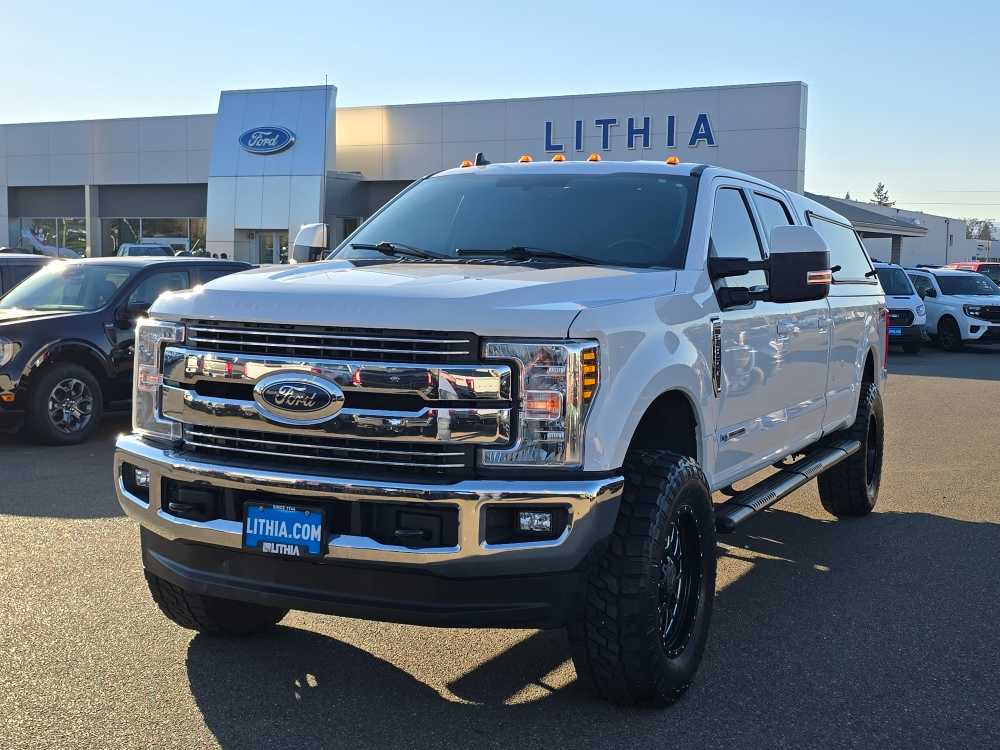 2019 Ford F-350 Super Duty Lariat's photo