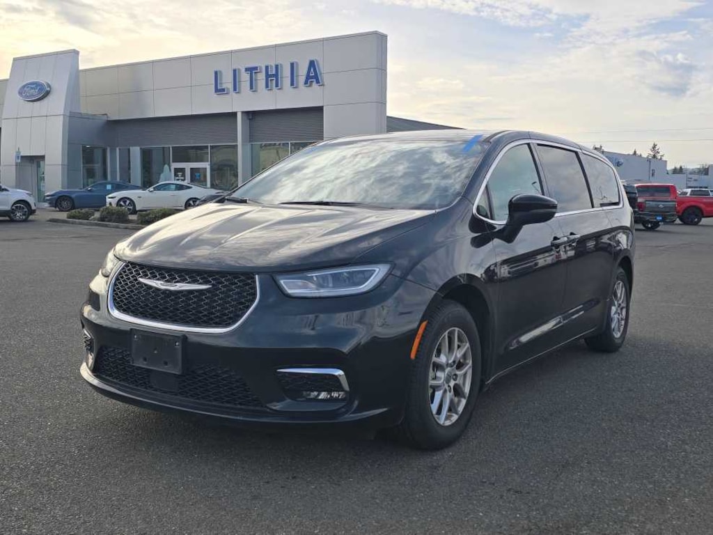 Certified 2023 Chrysler Pacifica Touring L Van Passenger Van