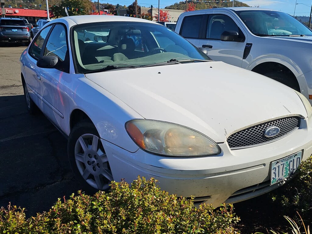 Used 2005 Ford Taurus SE Sedan
