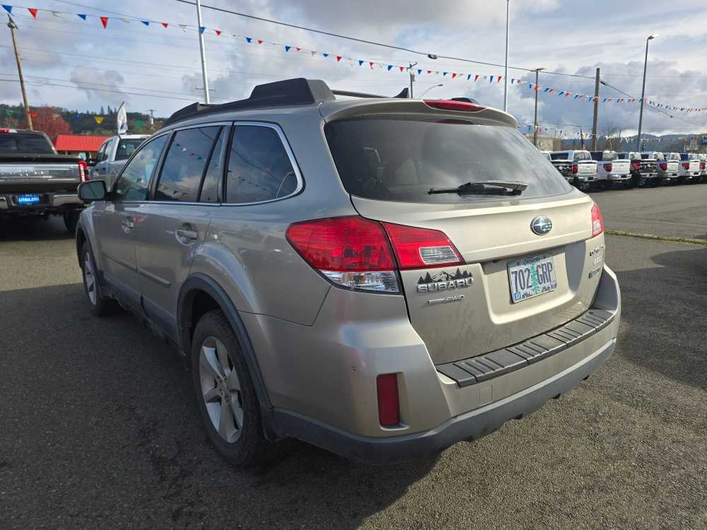 2014 Subaru Outback 2.5i Limited photo 2