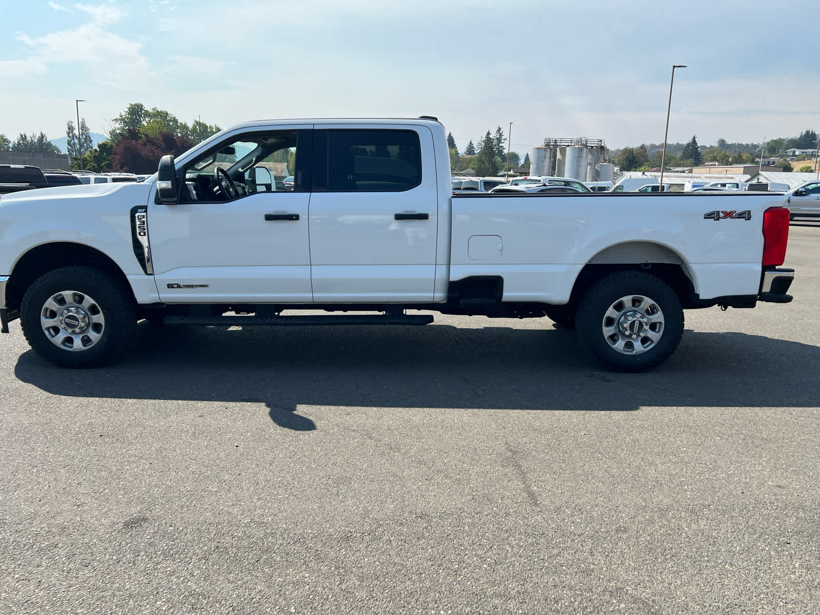 2023 Ford F-350 XLT photo 2