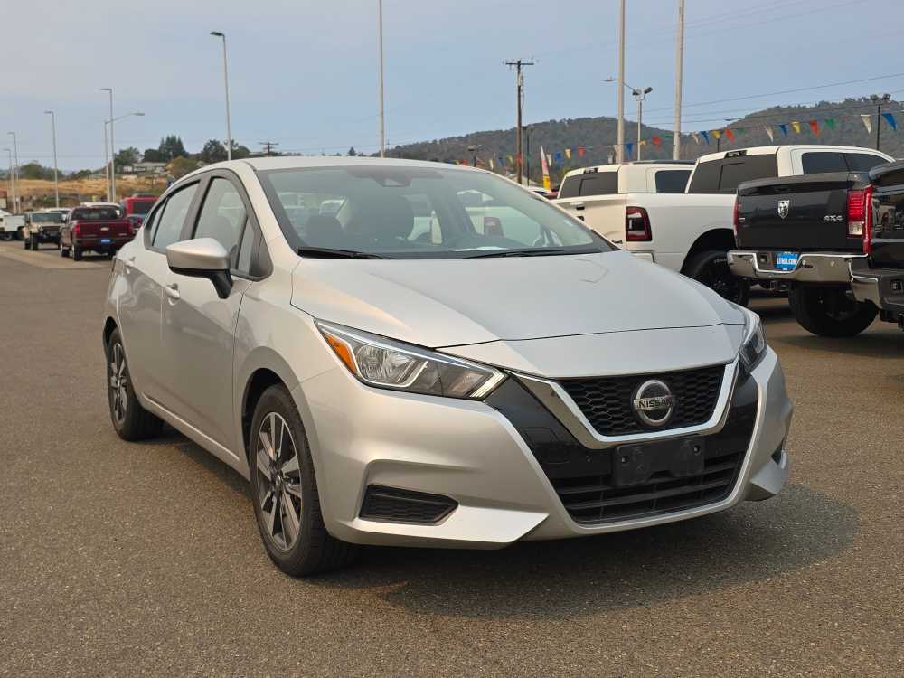 2022 Nissan Versa SV photo 4