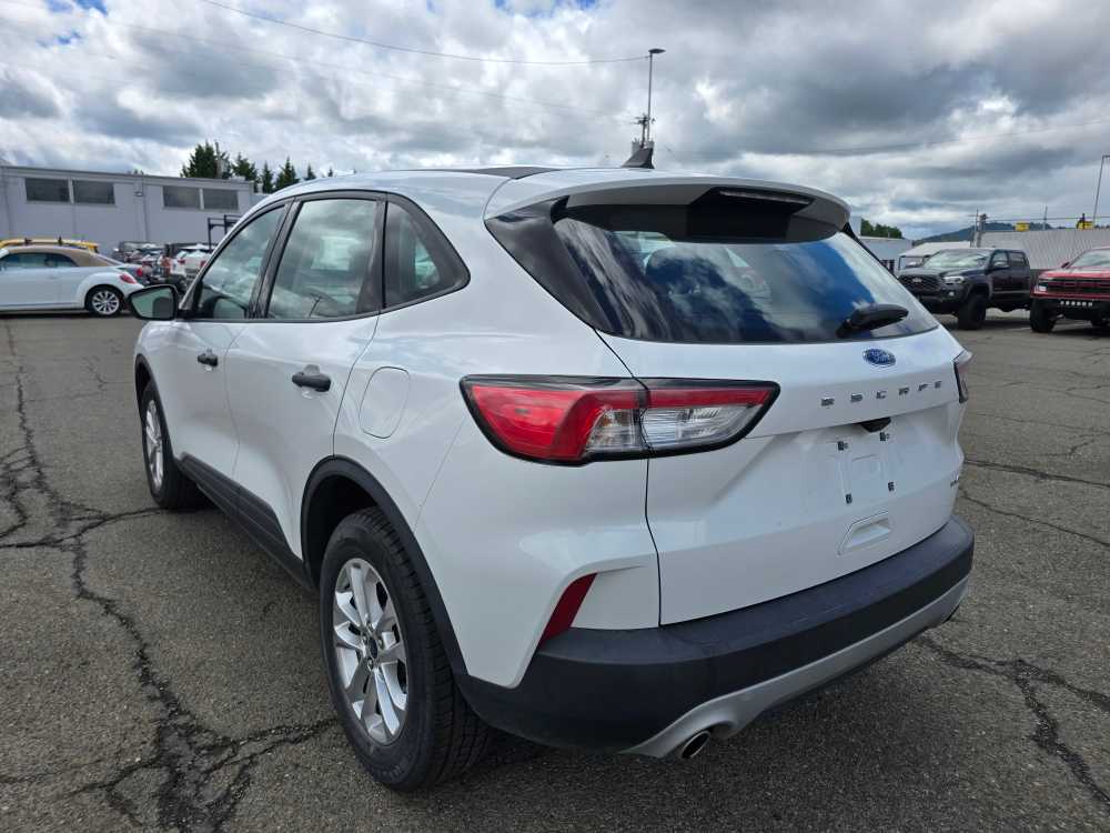 2022 Ford Escape S photo 2