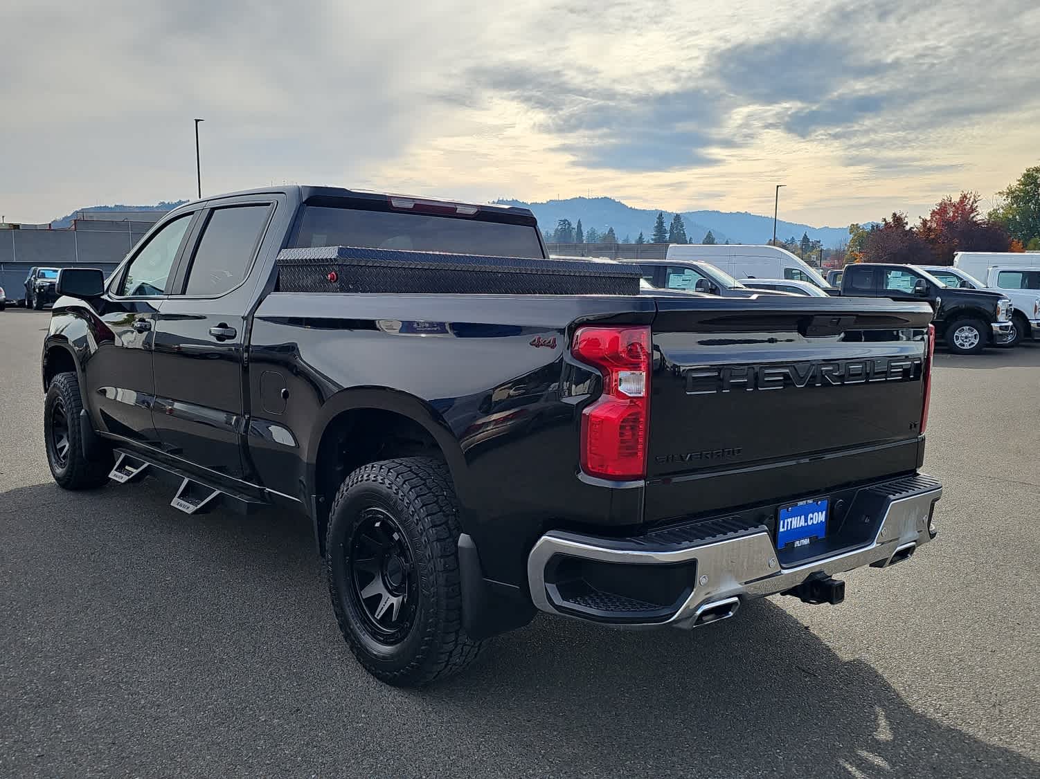 2021 Chevrolet Silverado 1500 LT photo 3