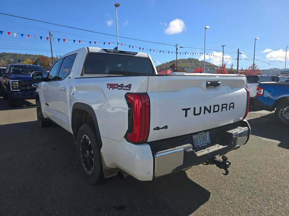 2022 Toyota Tundra SR5 CrewMax photo 2