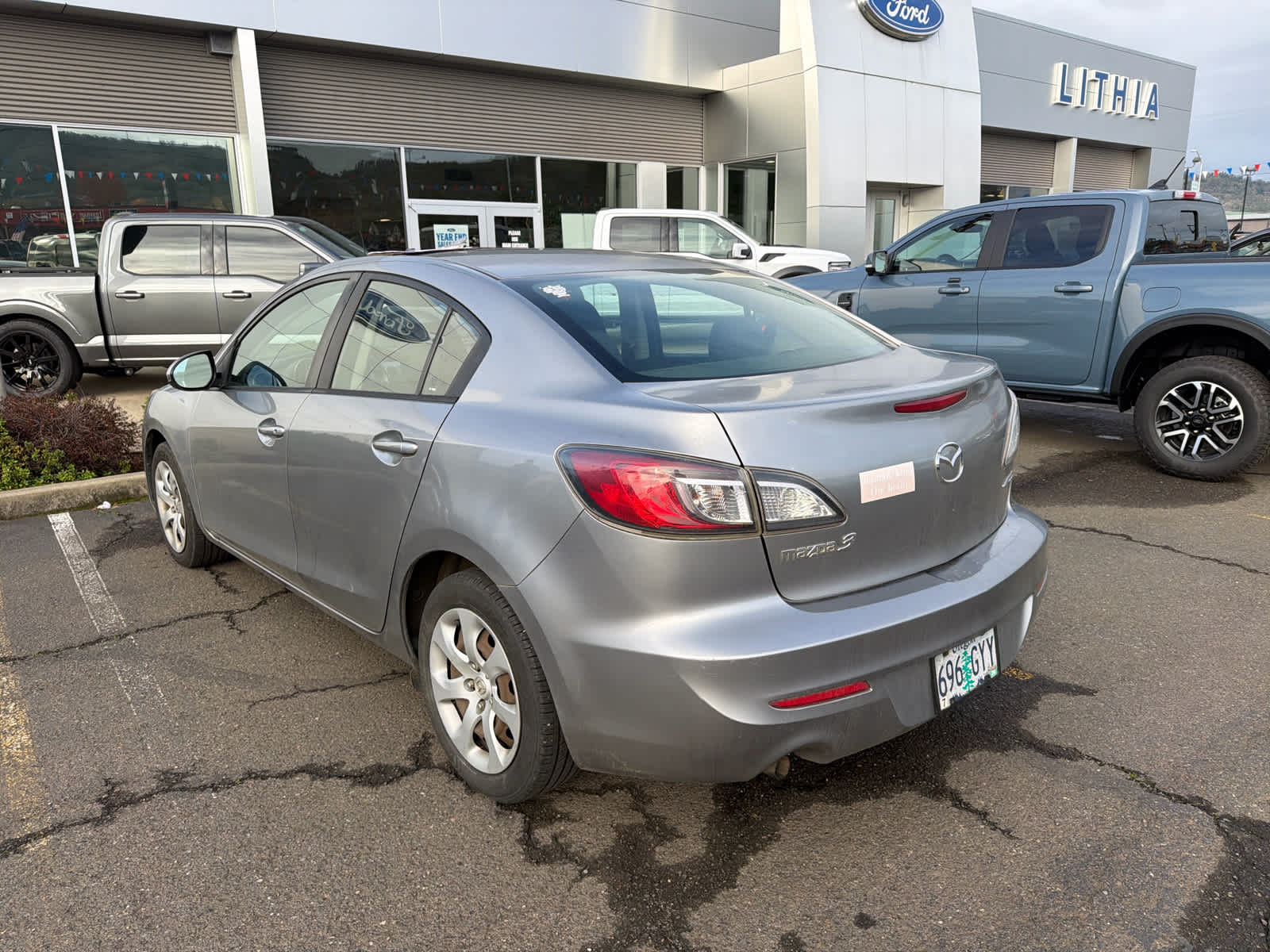 2013 Mazda Mazda3 i Sport Sedan photo 2
