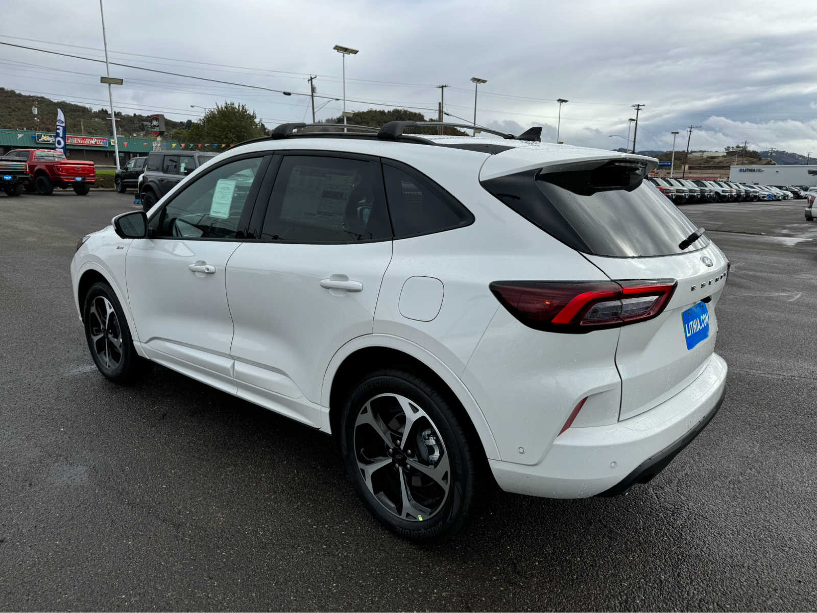 2024 Ford Escape ST-Line Elite photo 3