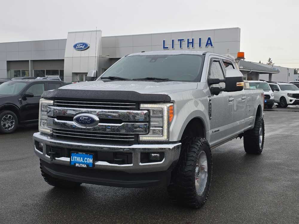 2017 Ford F-350 Super Duty Lariat's photo