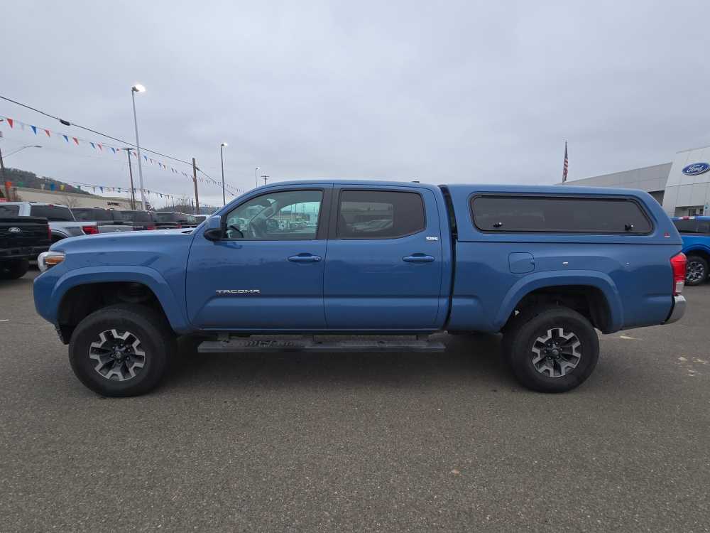 2019 Toyota Tacoma SR5 photo 2