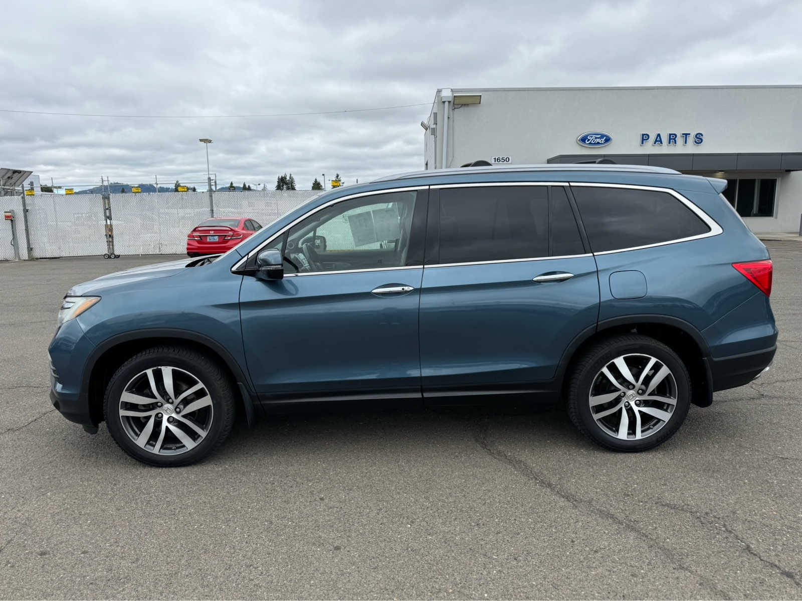 Used 2016 Honda Pilot Touring with VIN 5FNYF6H90GB111358 for sale in Roseburg, OR