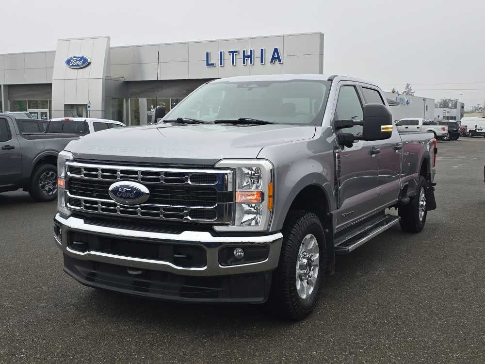 2023 Ford F-350 Super Duty XLT's photo