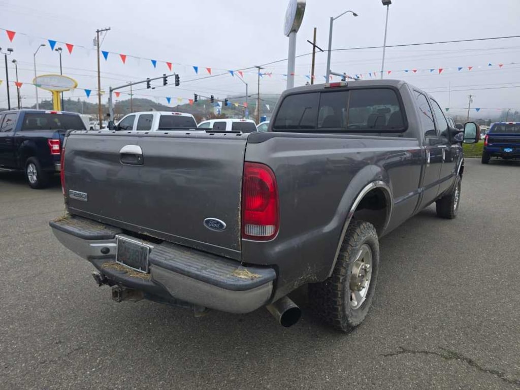 Used 2005 Ford F-250 Lariat Truck Crew Cab