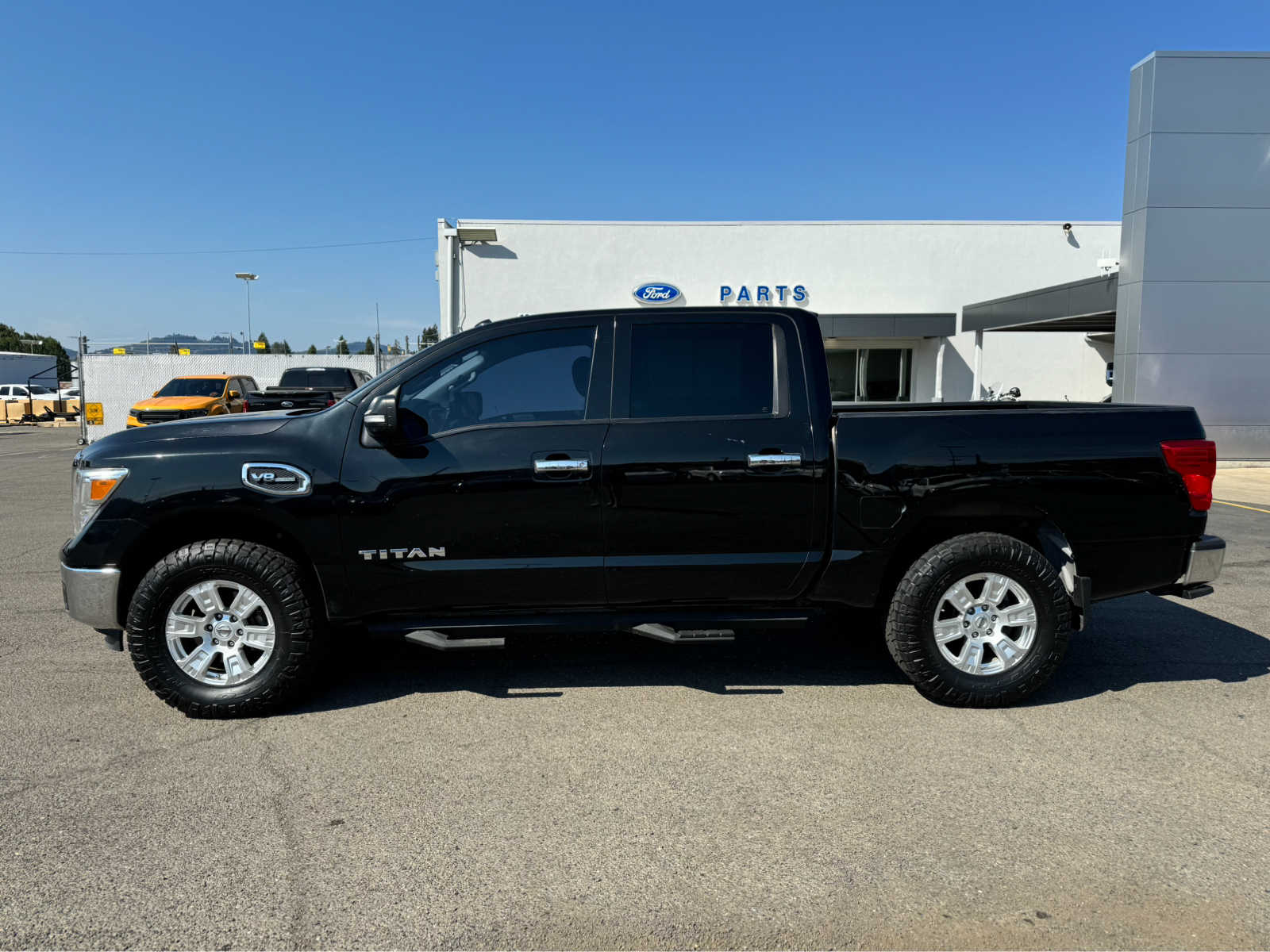 Used 2017 Nissan Titan SV with VIN 1N6AA1EJ4HN563492 for sale in Roseburg, OR