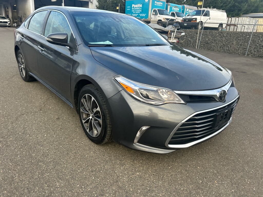 Used 2017 Toyota Avalon XLE Sedan