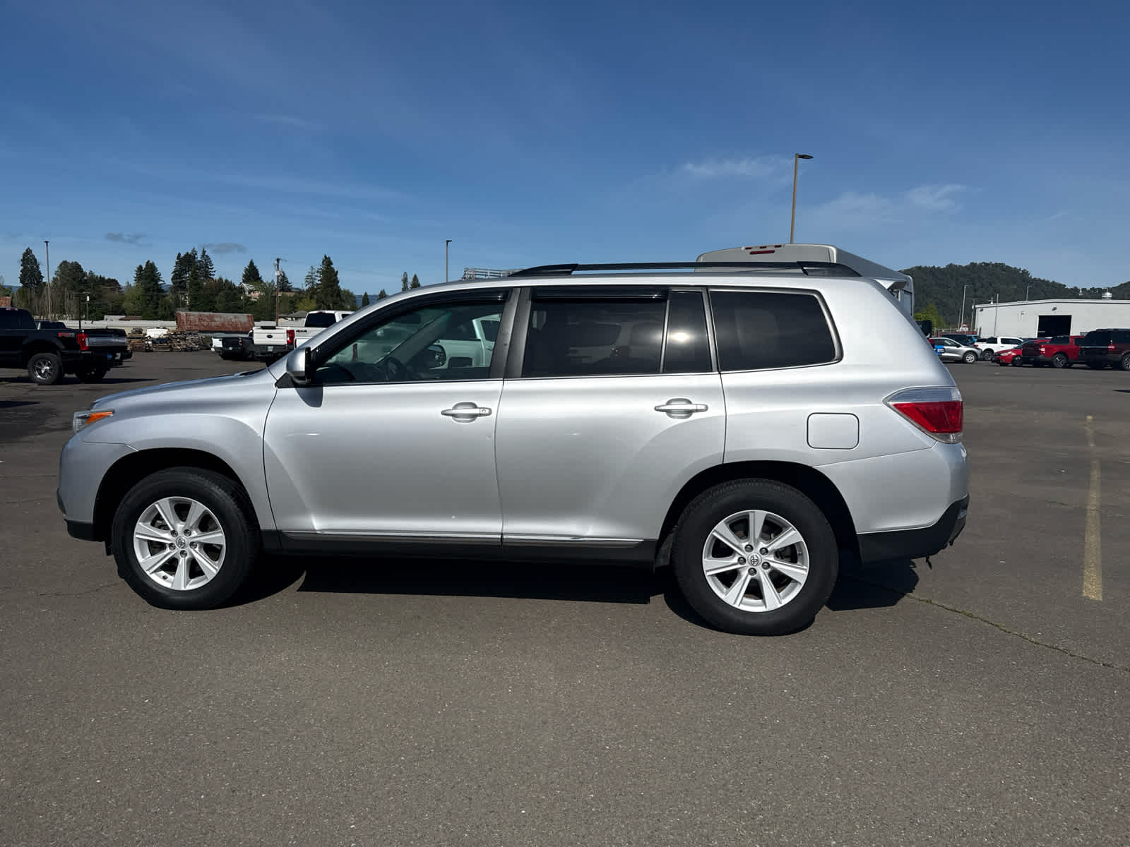 Used 2012 Toyota Highlander  with VIN 5TDBK3EH3CS159289 for sale in Roseburg, OR