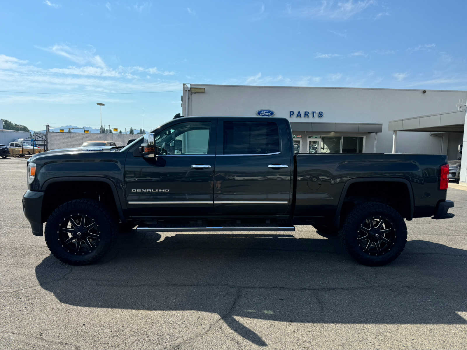 Used 2017 GMC Sierra 2500 Denali HD Denali with VIN 1GT12UEYXHF158634 for sale in Roseburg, OR