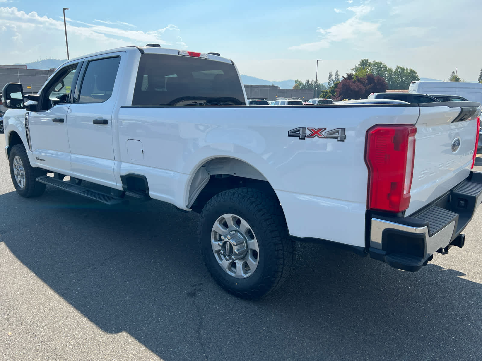 2023 Ford F-350 XLT photo 3