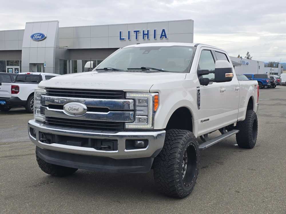 2017 Ford F-350 Super Duty Lariat's photo