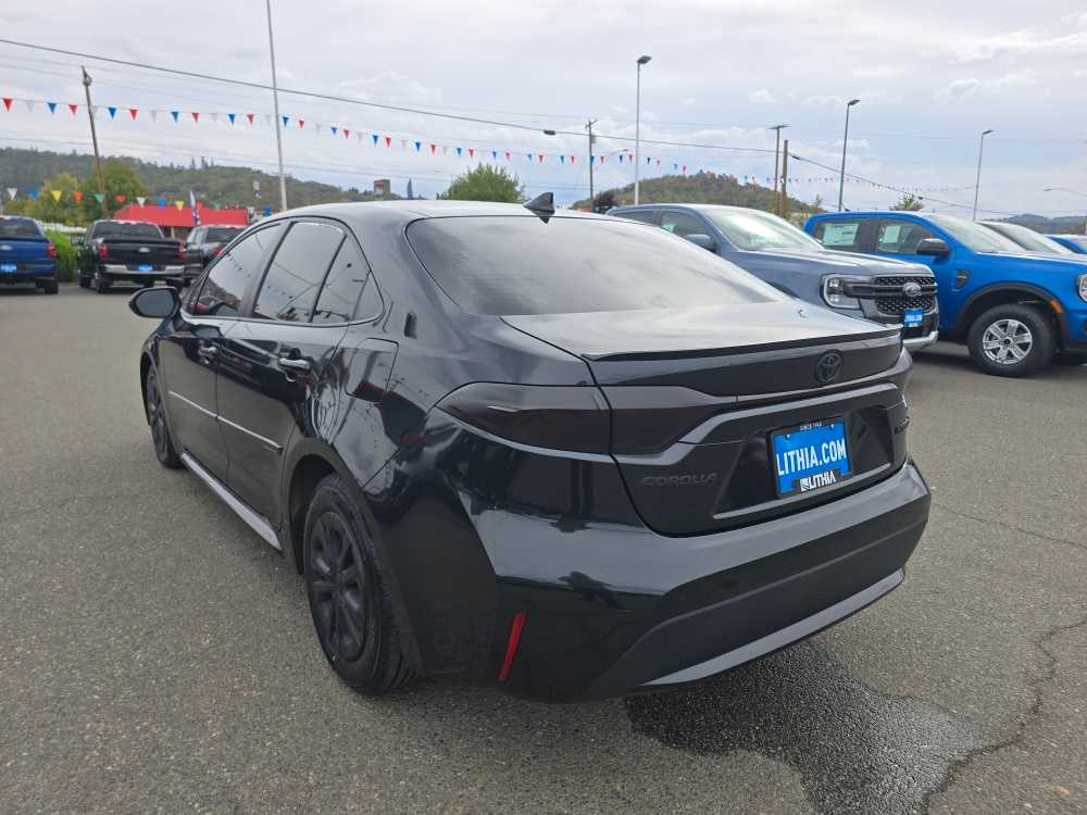 2022 Toyota Corolla Hybrid LE photo 2