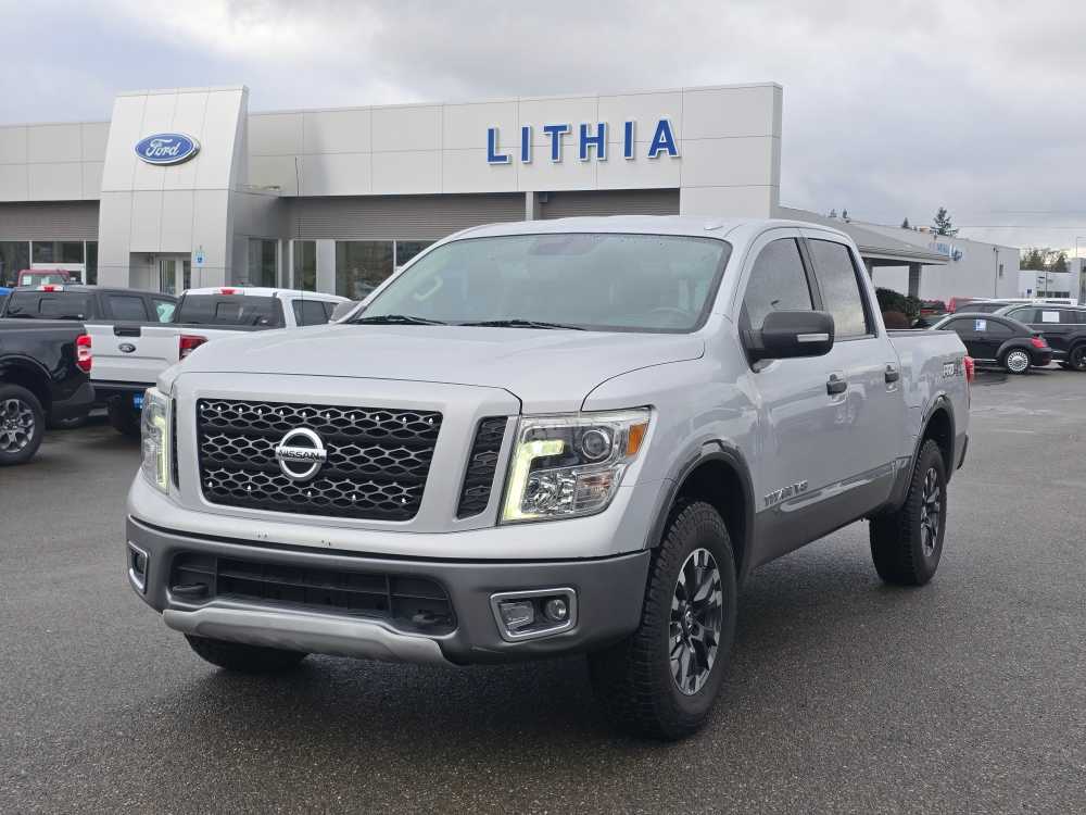 2018 Nissan Titan PRO-4X's photo