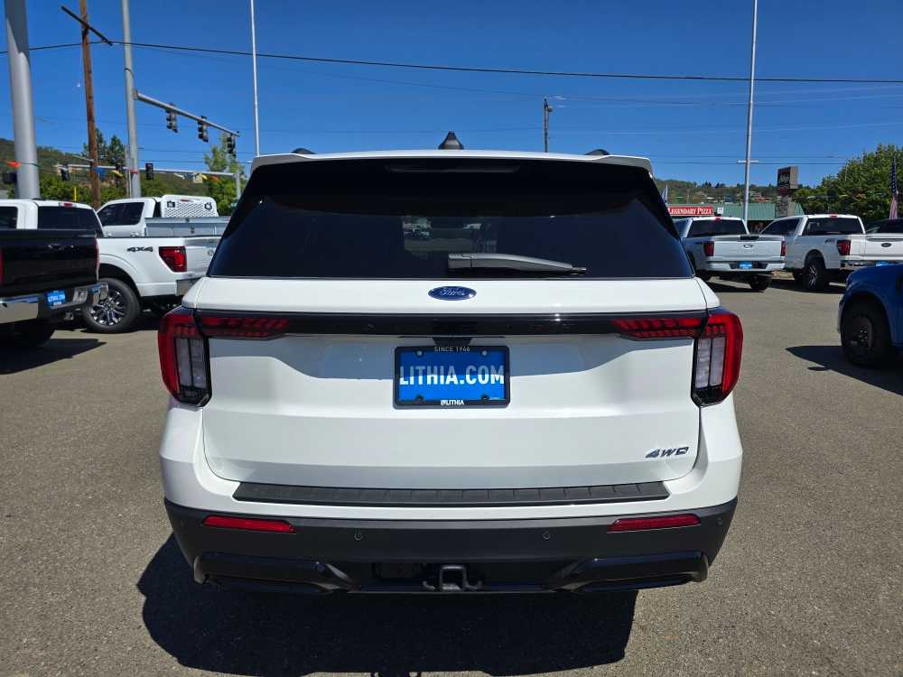 2025 Ford Explorer ST-Line photo 3