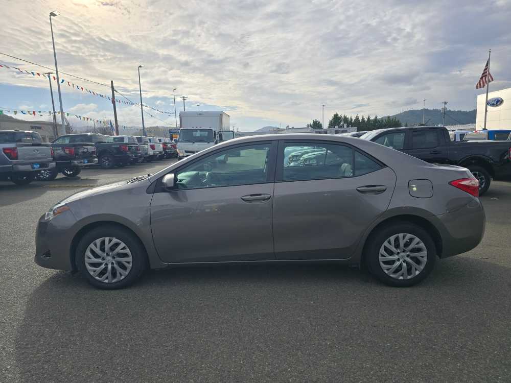 2018 Toyota Corolla LE photo 2