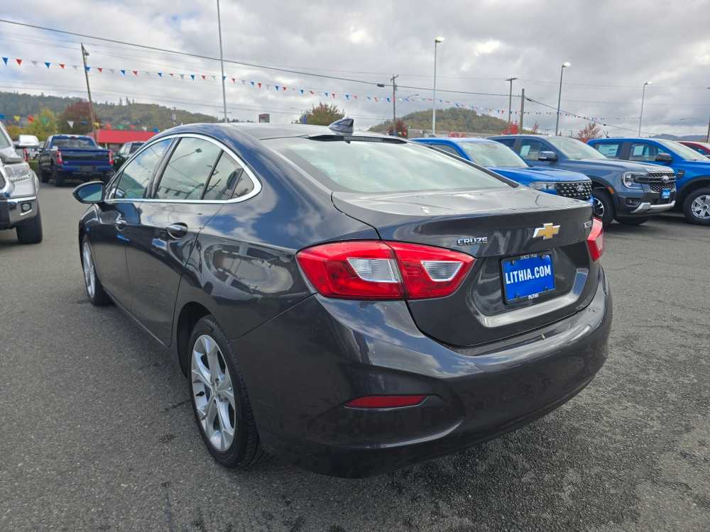 2017 Chevrolet Cruze Premier photo 3