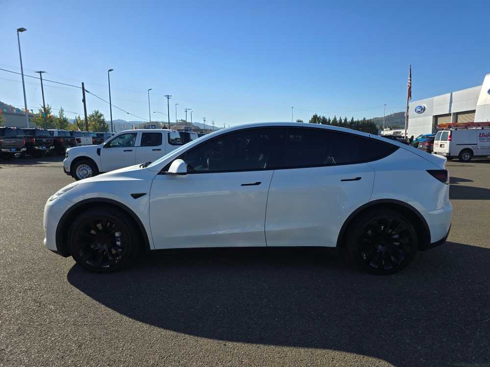 2022 Tesla Model Y Long Range photo 2