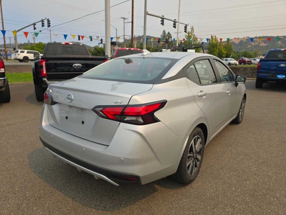 2022 Nissan Versa SV photo 3