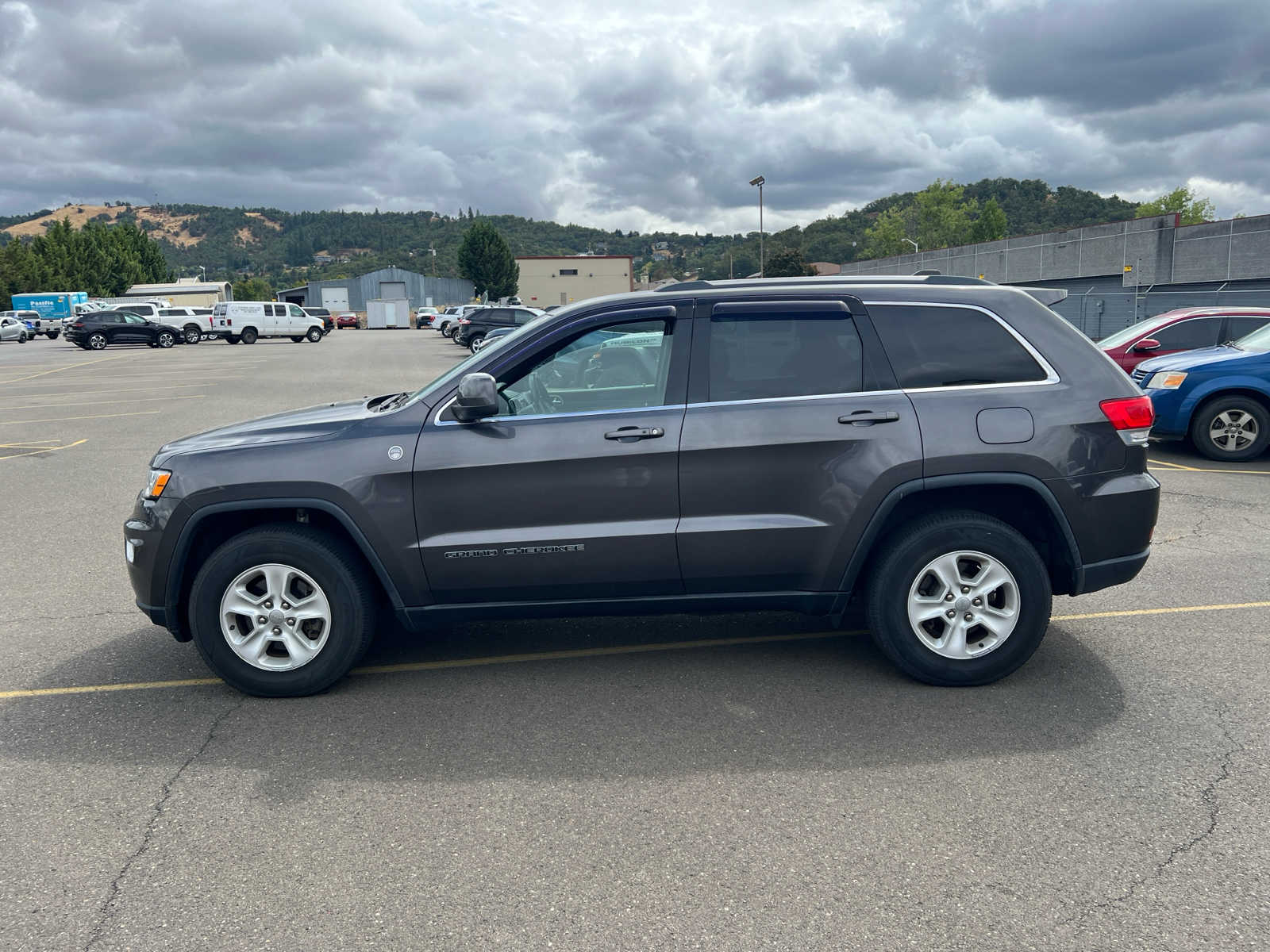 Certified 2017 Jeep Grand Cherokee Laredo E with VIN 1C4RJFAG1HC769507 for sale in Roseburg, OR