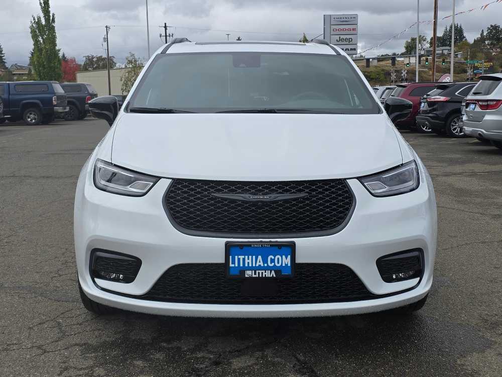 Thumbnail: 2026 Chrysler Pacifica - 8