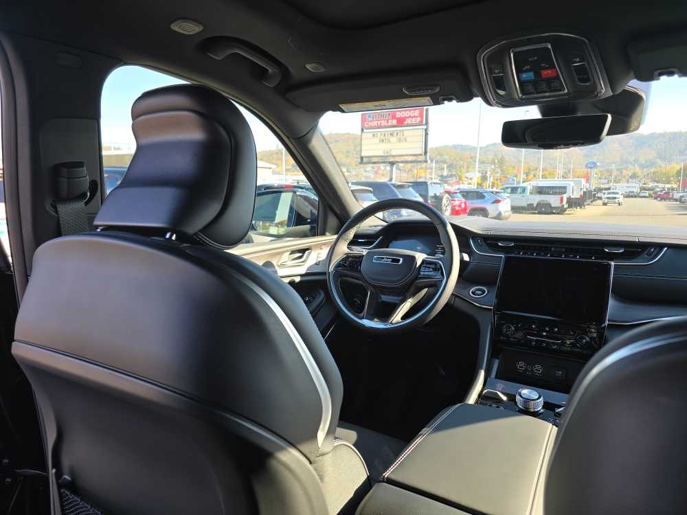 Thumbnail: 2025 Jeep Grand Cherokee - 10