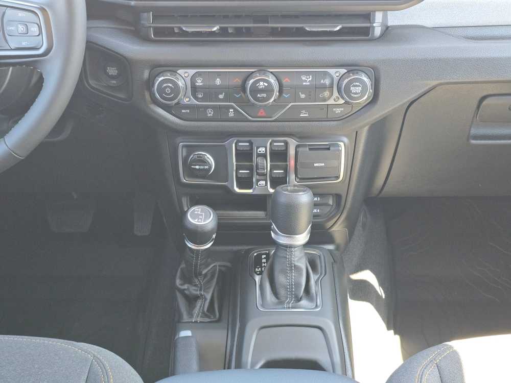 Thumbnail: 2025 Jeep Gladiator - 13