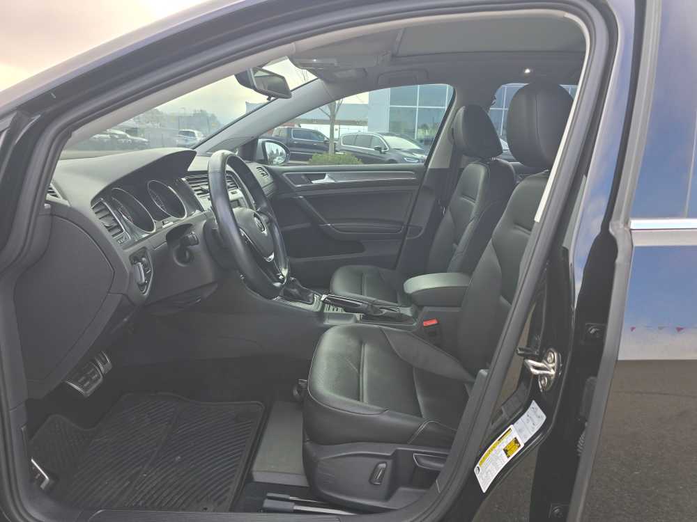 Thumbnail: 2017 Volkswagen Golf - 9