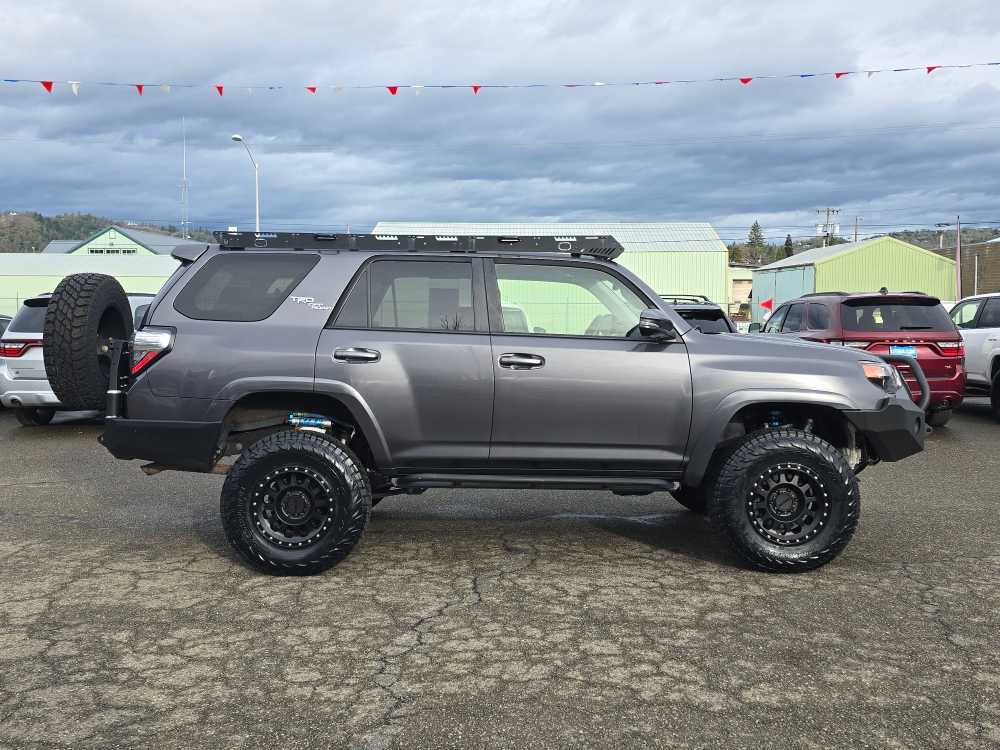 Thumbnail: 2021 Toyota 4Runner - 6