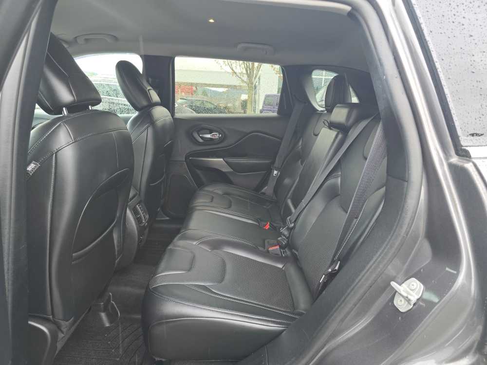 Thumbnail: 2020 Jeep Cherokee - 16