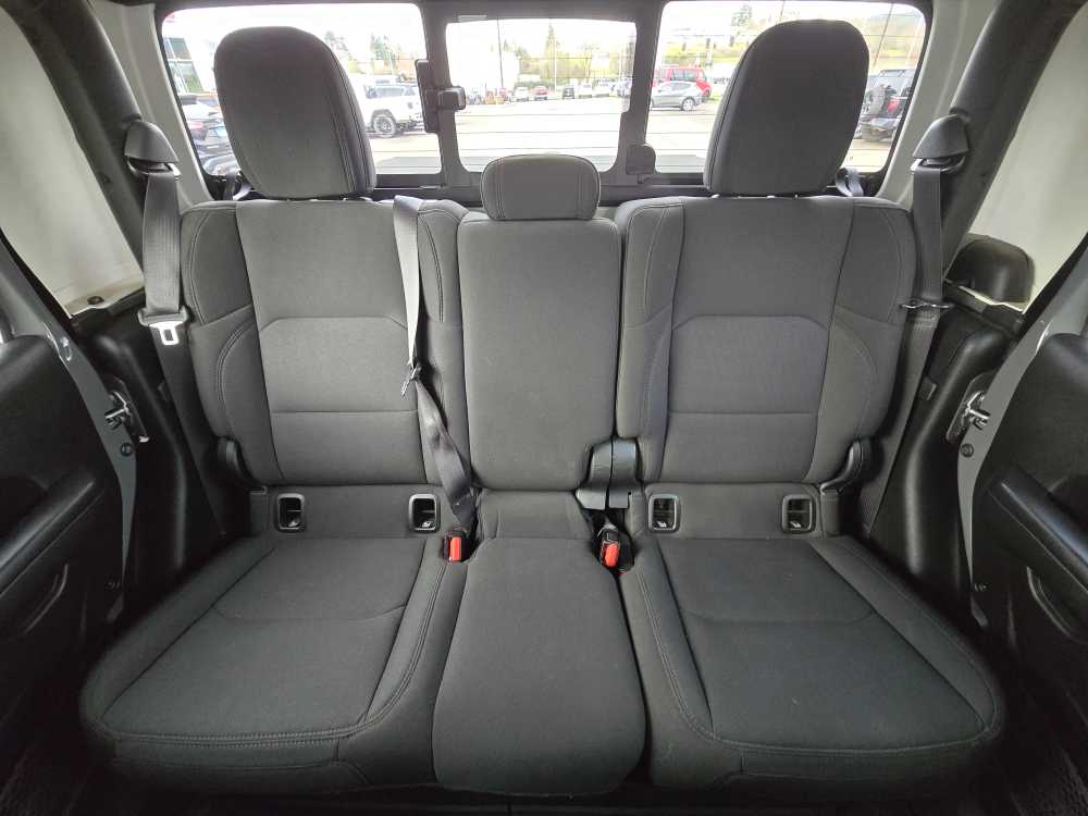 Thumbnail: 2021 Jeep Gladiator - 17