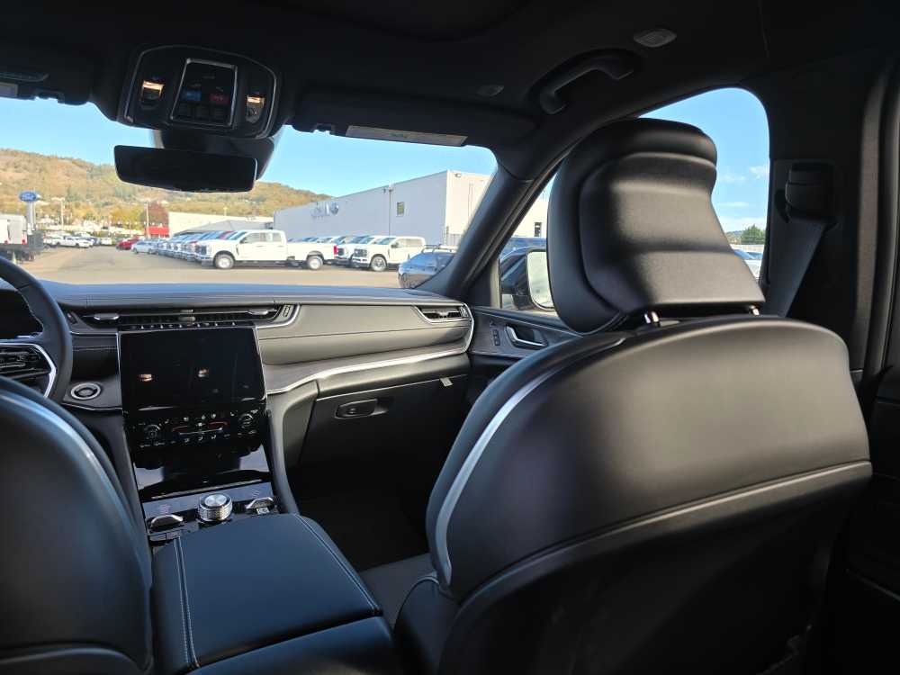 Thumbnail: 2025 Jeep Grand Cherokee - 14