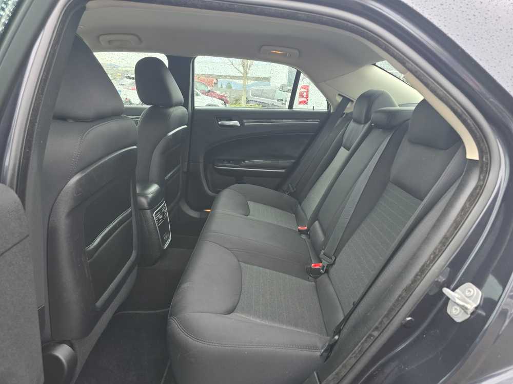 Thumbnail: 2019 Chrysler 300 - 16