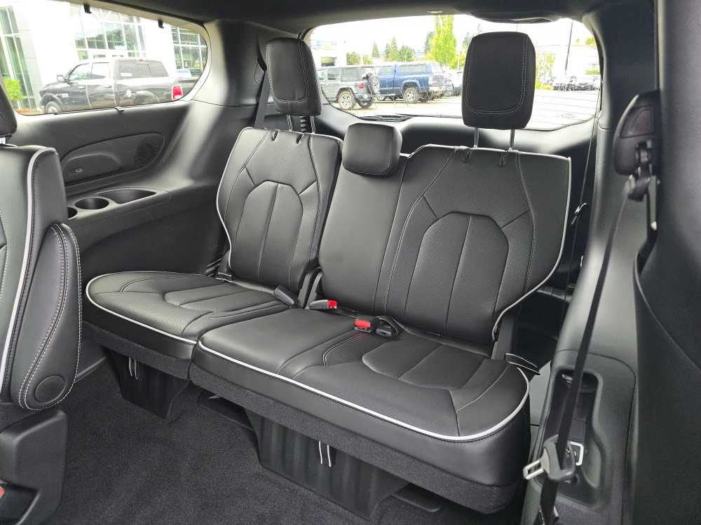 Thumbnail: 2026 Chrysler Pacifica - 17