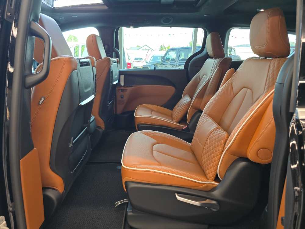Thumbnail: 2026 Chrysler Pacifica - 16