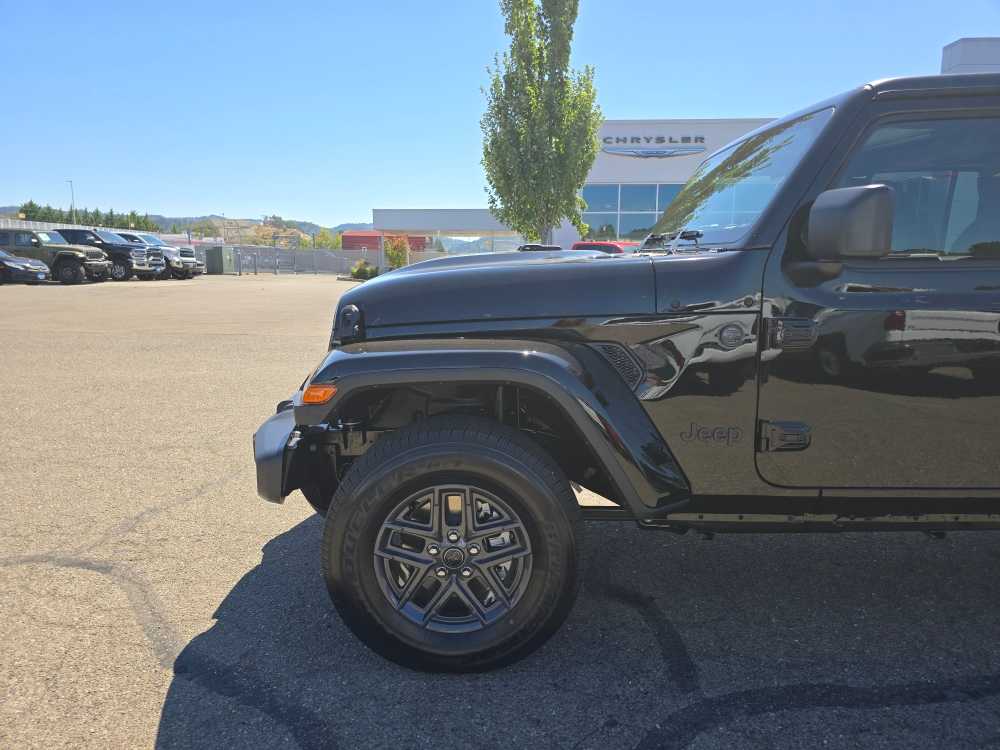 Thumbnail: 2025 Jeep Gladiator - 18