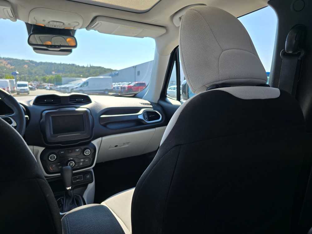 Thumbnail: 2018 Jeep Renegade - 14