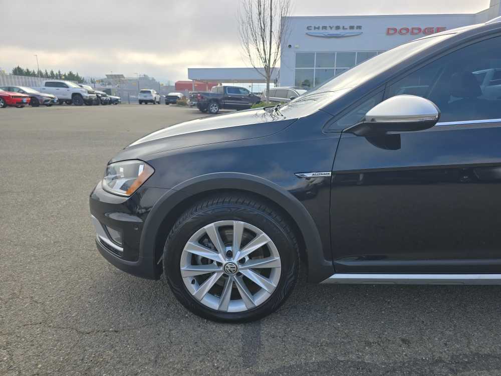 Thumbnail: 2017 Volkswagen Golf - 18