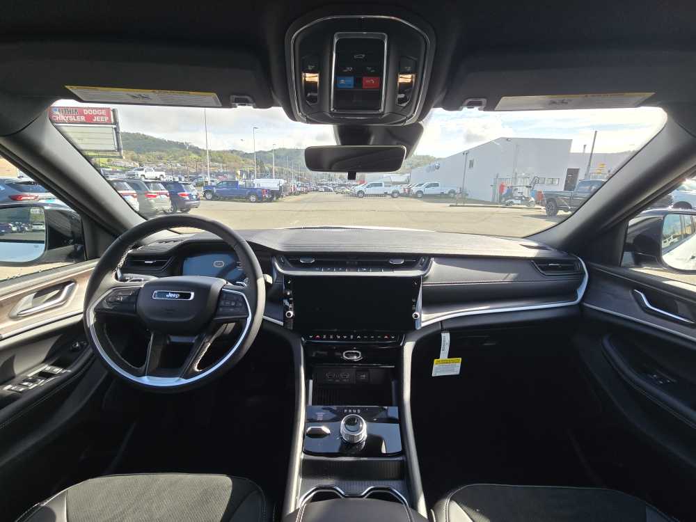 Thumbnail: 2026 Jeep Grand Cherokee - 15