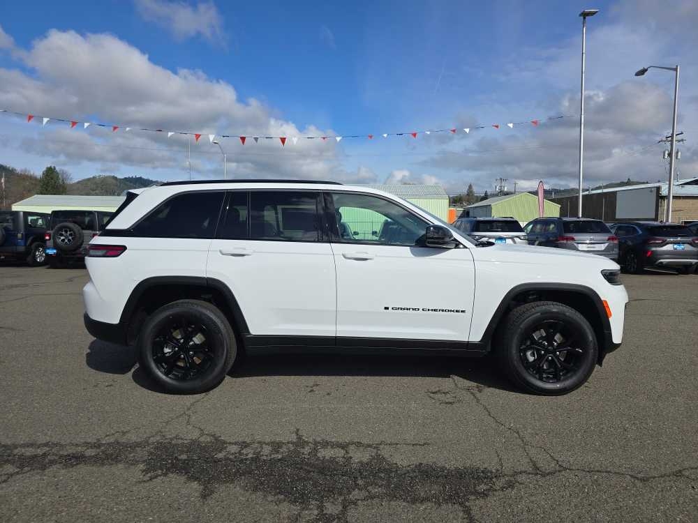 Thumbnail: 2026 Jeep Grand Cherokee - 6