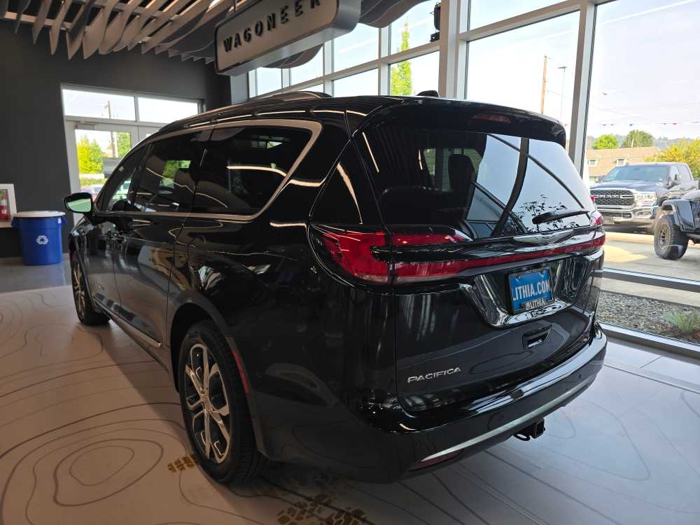 Thumbnail: 2026 Chrysler Pacifica - 3
