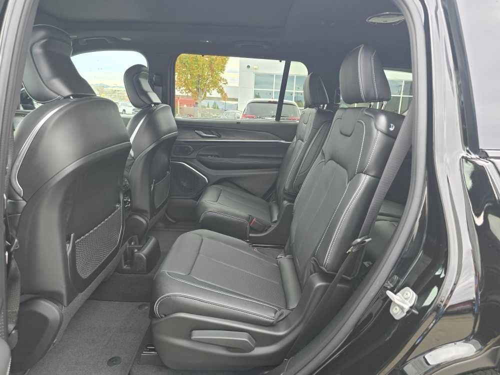 Thumbnail: 2025 Jeep Grand Cherokee L - 16